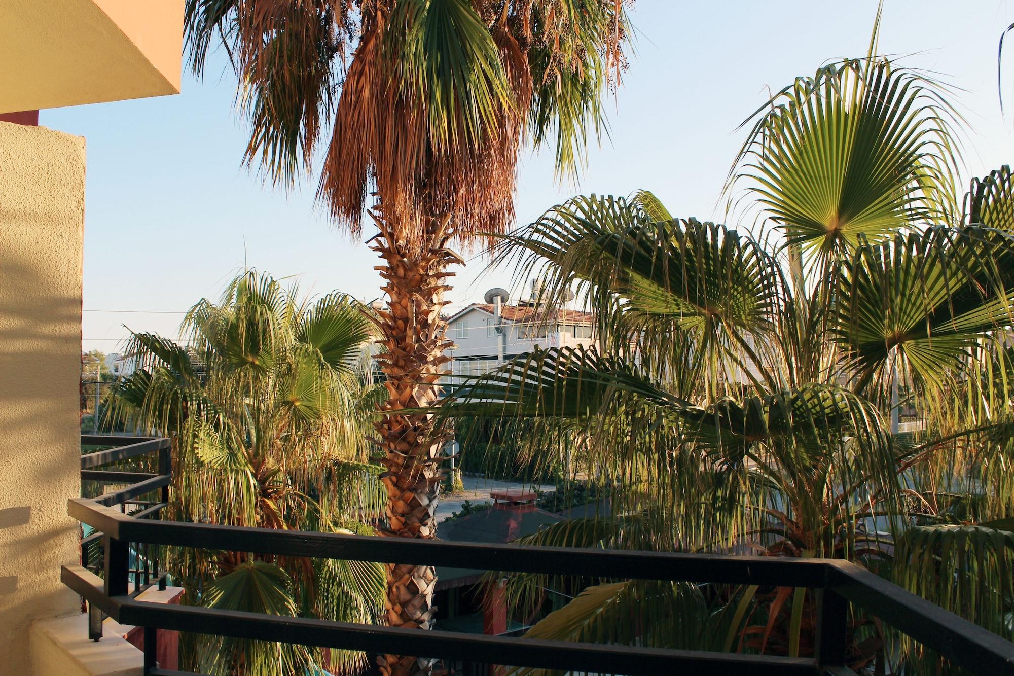 Semoris Hotel Side Exterior photo