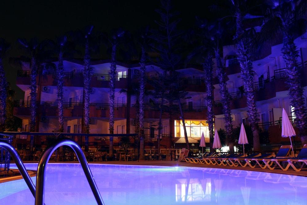 Semoris Hotel Side Exterior photo