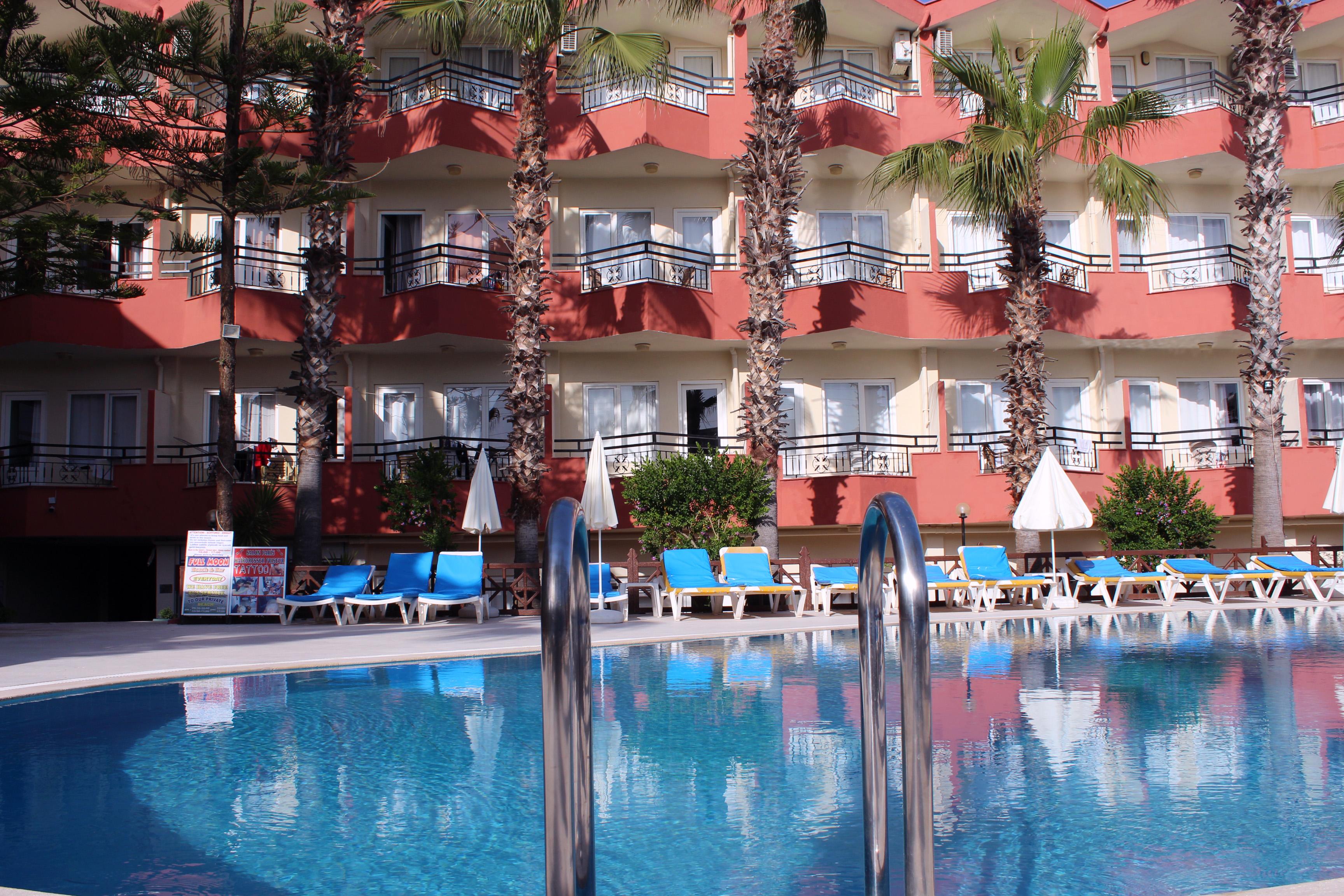 Semoris Hotel Side Exterior photo