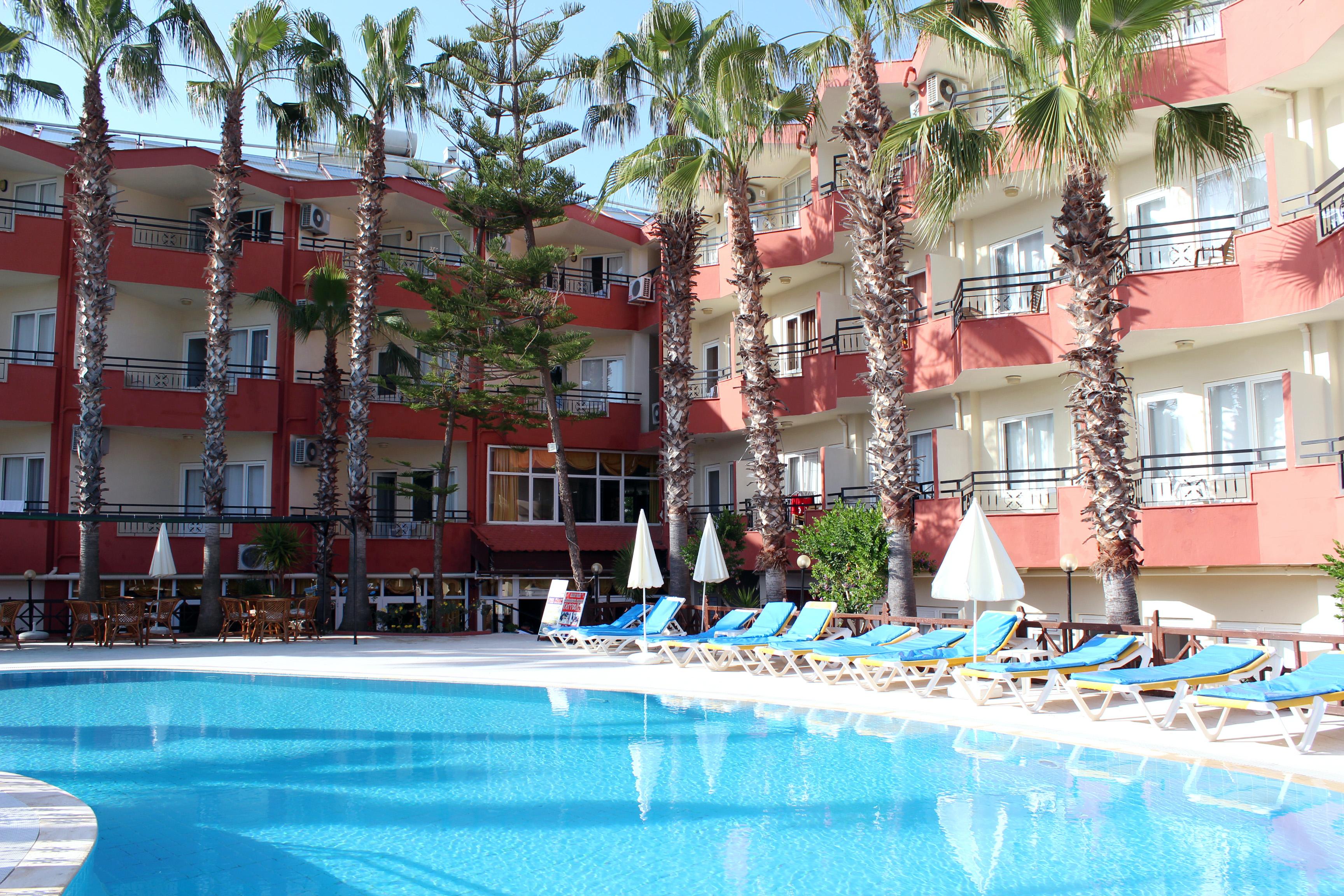 Semoris Hotel Side Exterior photo