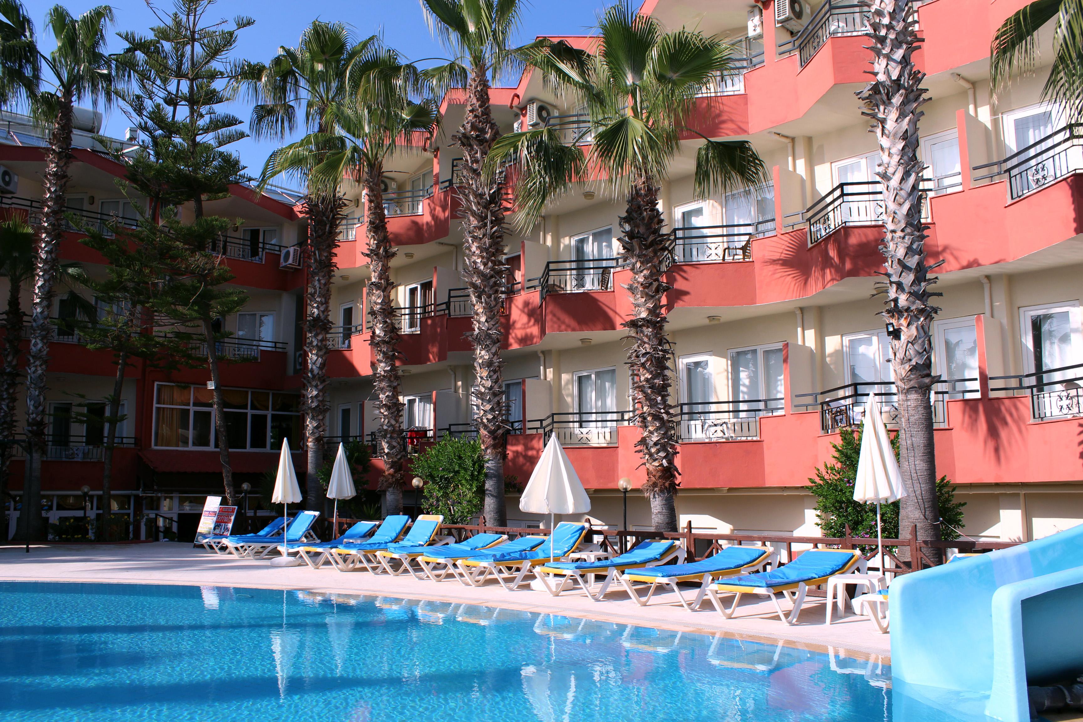 Semoris Hotel Side Exterior photo