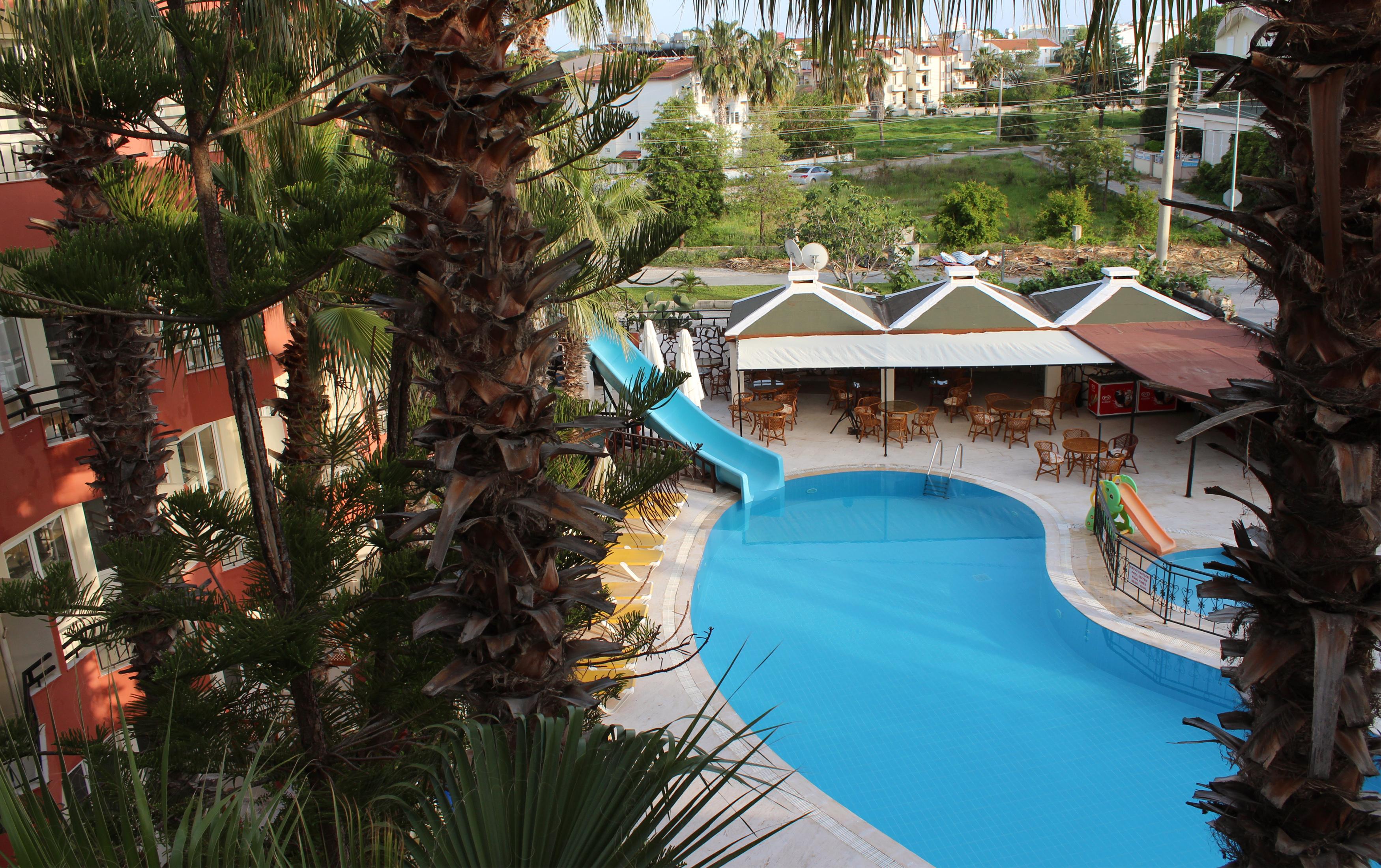 Semoris Hotel Side Exterior photo