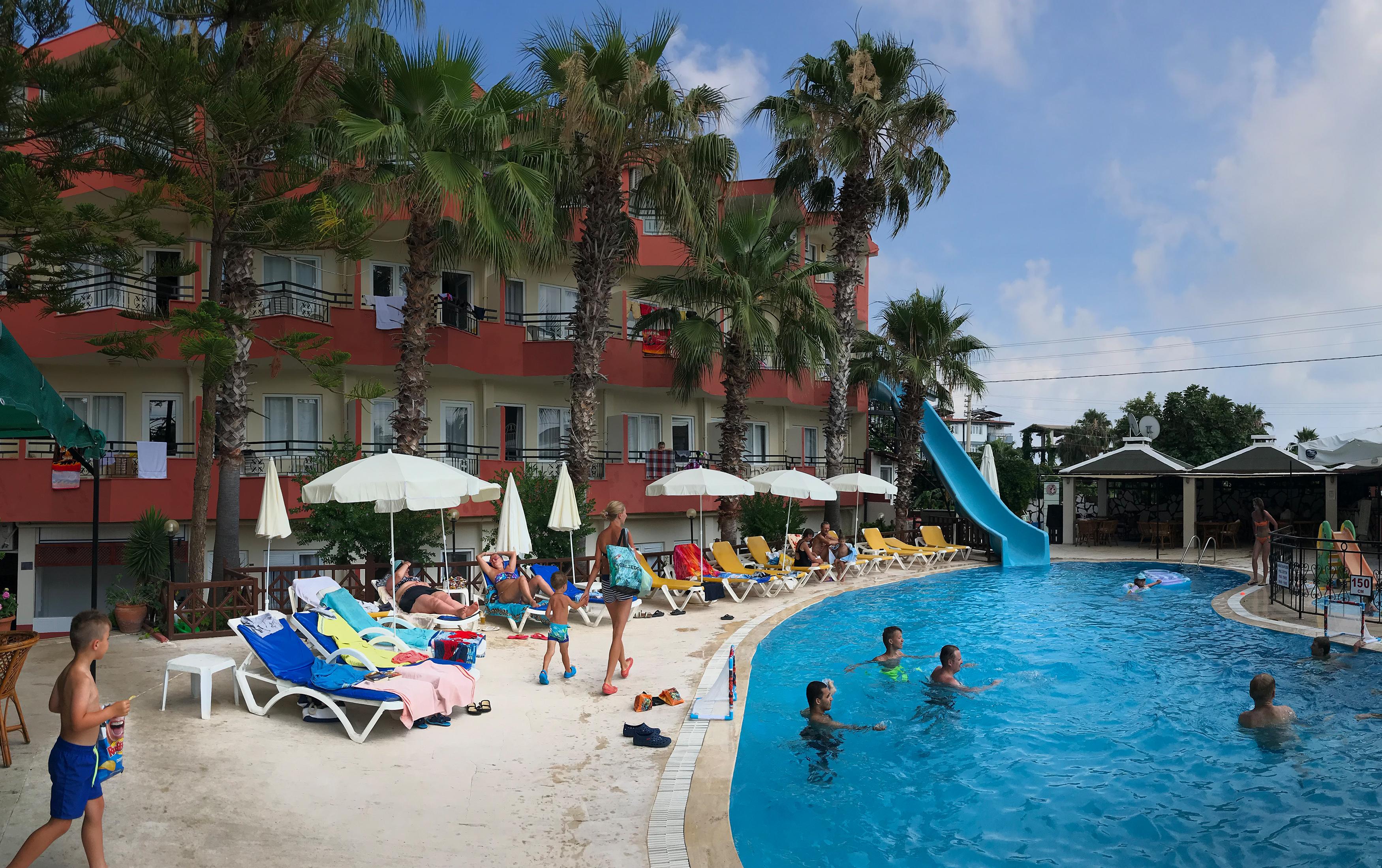 Semoris Hotel Side Exterior photo
