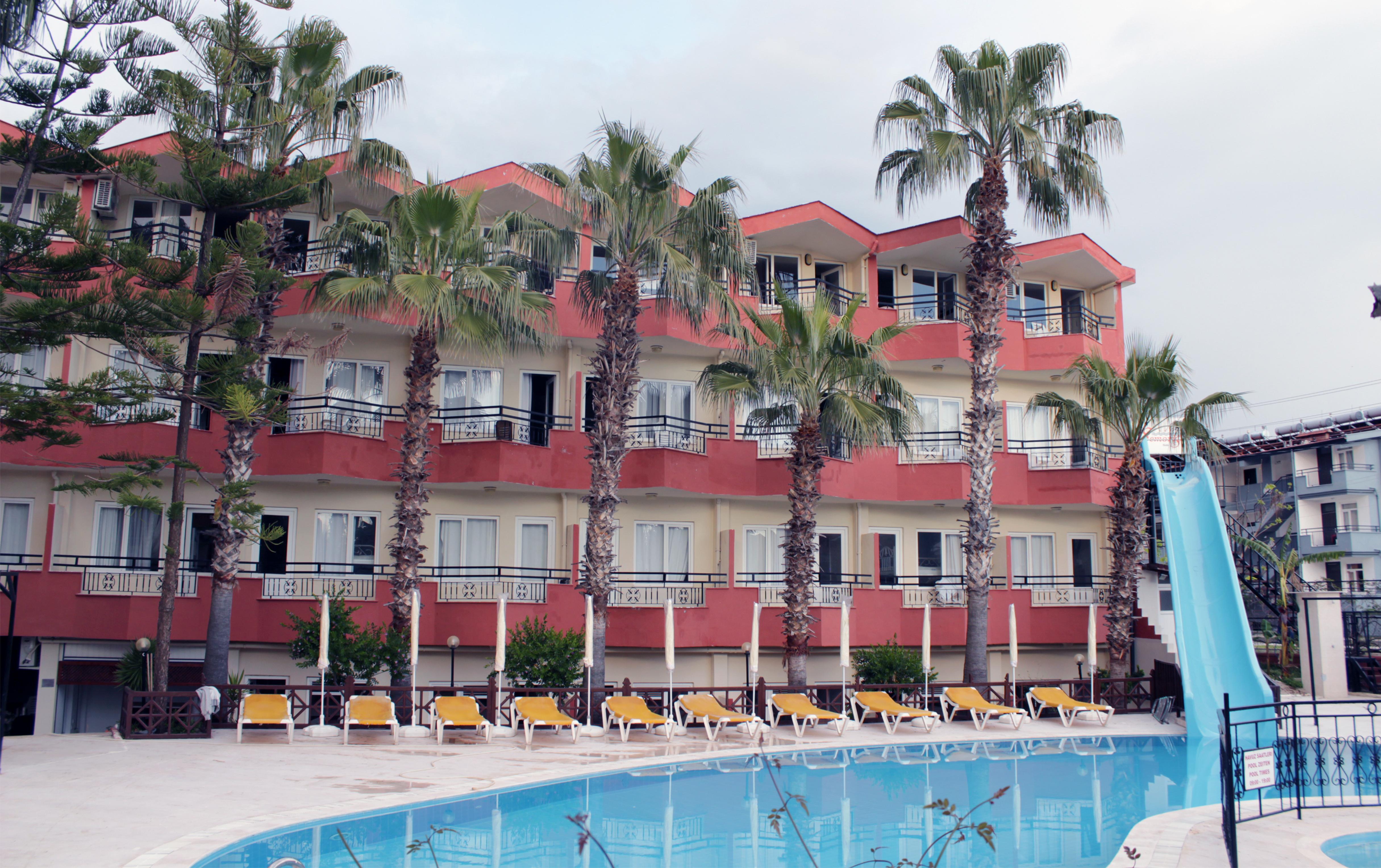 Semoris Hotel Side Exterior photo
