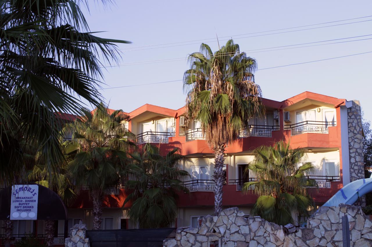 Semoris Hotel Side Exterior photo