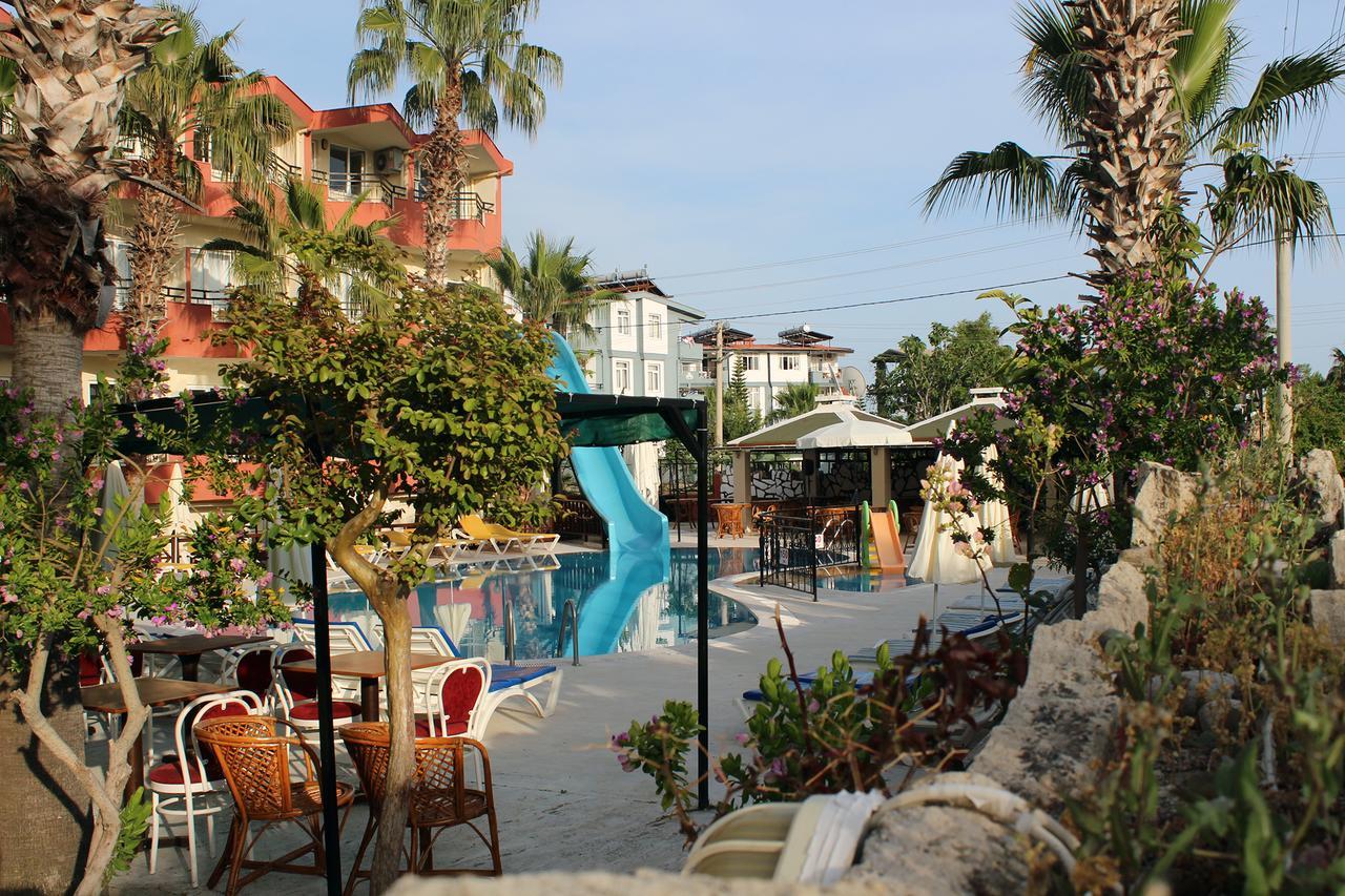 Semoris Hotel Side Exterior photo