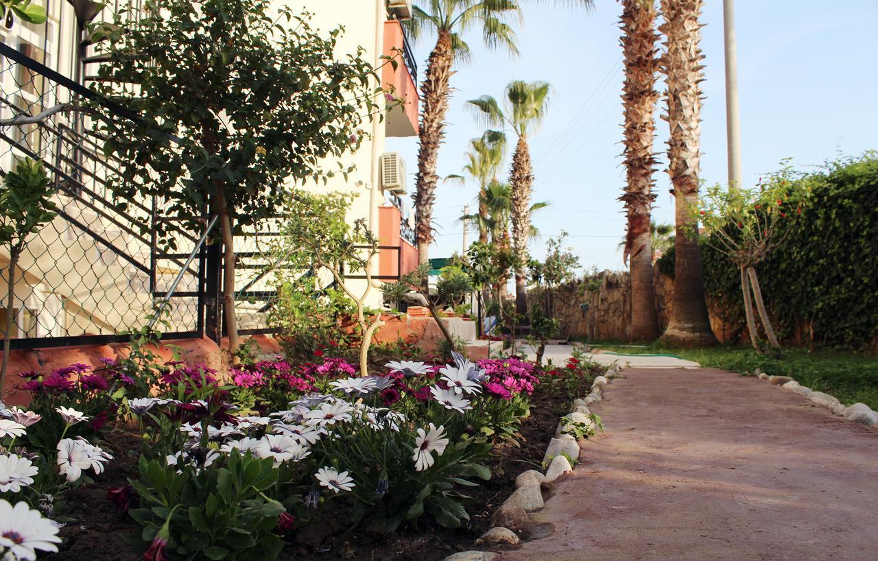 Semoris Hotel Side Exterior photo