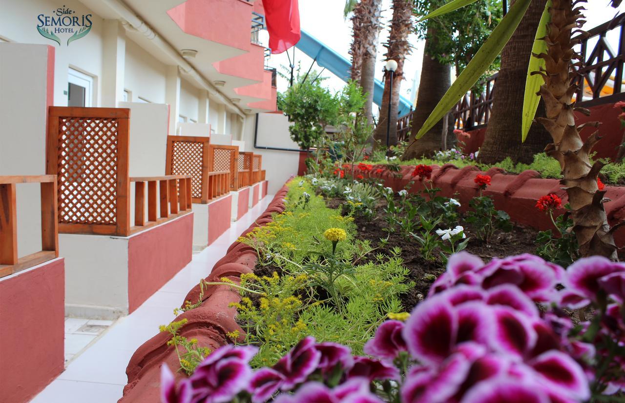 Semoris Hotel Side Exterior photo
